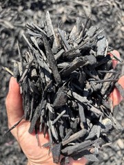 Natural Black Dyed Mulch-Hardwood Wood Chip Mulch for Landscaping/Top Dressing