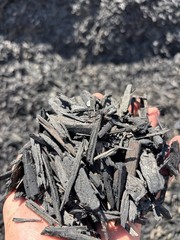 Natural Black Dyed Mulch-Hardwood Wood Chip Mulch for Landscaping/Top Dressing